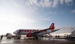 Lo máy bay hỏng, phi công hỏi hành khách có nên cất cánh hay không