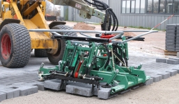 Thiết bị lát gạch nhanh hơn 24 bác thợ xây lành nghề