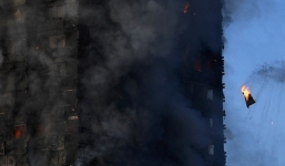 Cháy tháp 27 tầng ở London: Cảnh sát xác nhận nhiều người thiệt mạng, lo ngại tháp đổ sập