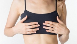 Những thực phẩm hàng ngày khiến vòng 1 của bạn biến mất nhanh chóng