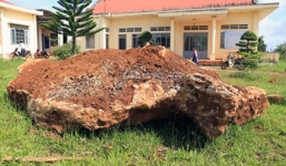 Tảng đá bán quý 20 tấn ở Lâm Đồng được sung công sau khi bị 'bắt'