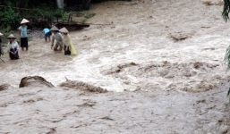 Toàn miền Bắc mưa lớn, lũ lên nhanh