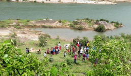 Phát hiện thi thể người phụ nữ không mặc quần áo trôi trên sông