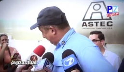 Video: Tổng thống nuốt phải ong bắp cày khi đang phát biểu