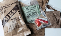 Hỗn hợp bột giúp người lính có bữa ăn nóng sốt trong 10 phút