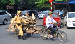 Hà Nội sẽ bắt đầu thu hồi xe máy cũ nát từ đầu năm 2018