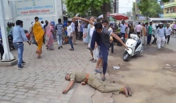 Nữ sinh bị hãm hiếp ngay tại khu vực điều trị