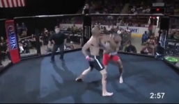 Mất 4 giây cùng 1 cú đấm, võ sĩ người Mỹ khiến đối thủ bất tỉnh