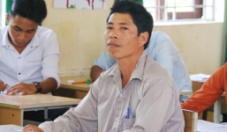 3 năm thi không đậu, Phó chủ tịch HĐND xã vẫn cùng con thi tốt nghiệp THPT