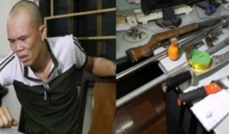 Phát hiện 14 túi ma túy, súng và lựu đạn trong nhà 'đầu nậu'