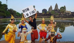 Chàng trai có trách nhiệm nhất quả đất: vi vu một mình khắp thế gian, đến đâu cũng chụp ảnh 'báo cáo' với mẹ