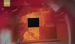 Người đàn ông tức tối đốt luôn cây ATM vì tài khoản hết sạch tiền