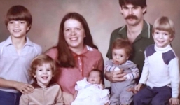 5 năm sau khi chôn con trai, suốt 3 đêm liền mơ giấc mơ lạ, người mẹ biết mình phải làm một việc