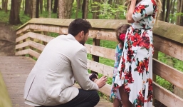 Chàng trai 29 tuổi 'cầu hôn' bé gái 5 tuổi và câu chuyện cảm động phía sau