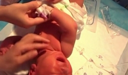 Bé sơ sinh cứu cả nhà thoát chết trong vụ lở đất ở Tứ Xuyên