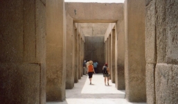 Những công trình cự thạch cổ đại bí ẩn thách thức giới khoa học