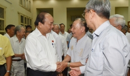 Thủ tướng: 'Chưa có chủ trương bỏ biên chế, mọi nhà giáo cứ yên tâm'