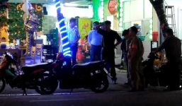 20 côn đồ xông vào quán ăn tấn công nhân viên nhà hàng để trả thù