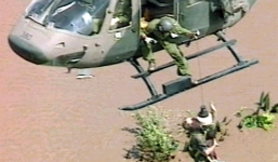 Cuộc đời của cô bé chào đời trên ngọn cây giữa trận lũ lịch sử khiến 800 người chết