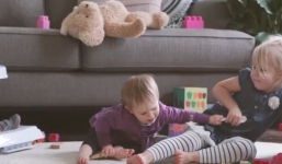 Mẹ phàn nàn vì chăm con mệt mỏi nhưng rồi hối hận sau khi nghe câu nói của con