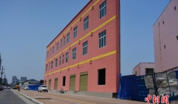 Cứ thi thoảng các kiến trúc sư Trung Quốc lại khiến cho người ta hoảng hồn bởi những tòa nhà mỏng tang như tờ giấy