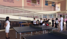 Cậu nhóc lớp một đòi bỏ học, cô hiệu trưởng yêu cầu em làm 1 việc, ngay sau đó cậu bé đành chịu thua