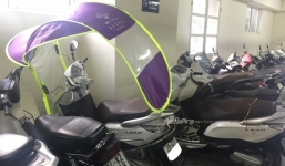 Chiếc xe Honda LEAD lắp khung bạt gây tranh cãi