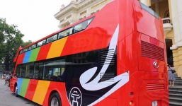Cận cảnh xe buýt 2 tầng mui trần phục vụ khách du lịch ở Hà Nội