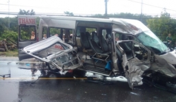 2 xe khách đấu đầu, 14 người thương vong