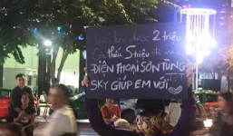 Cô gái che mặt ra giữa phố đi bộ, giơ bảng xin tiền Sky để... mua điện thoại