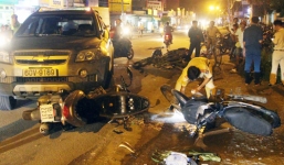 Tài xế mặc sắc phục công an lái ôtô tông hàng loạt xe máy