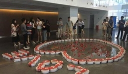 Chàng trai tỏ tình với bạn gái bằng 'trái tim 99 hộp tôm hùm'