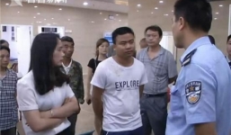 Chia tay đòi quà có tổng giá trị hơn 800 triệu đồng, cặp đôi lao vào đánh nhau nhập viện sau 8 năm mặn nồng