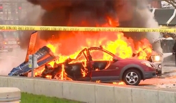 Ôtô 4 chỗ cháy ngùn ngụt trên cao tốc Pháp Vân - Cầu Giẽ
