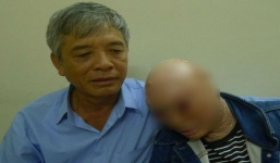 Đau xót cô gái 29 tuổi chơi piano rất hay nhưng mang hình hài 'quái nhân'