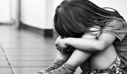 Bắt khẩn cấp cha dượng đồi bại nhiều lần hiếp dâm con riêng của vợ