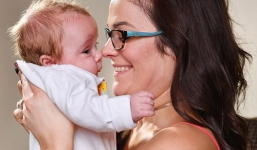 Mẹ bầu uống 4 lít nước mỗi ngày để cứu con trong bụng