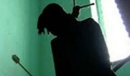 Kế toán xã treo cổ tự tử tại nhà riêng