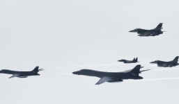 Mỹ điều cặp siêu chiến cơ đến thị uy Kim Jong Un