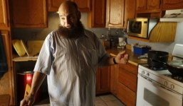 Rất nhiều em bé đã qua đời ở ngôi nhà của người đàn ông này, nhưng câu chuyện về ông sẽ khiến bạn nghẹn lời