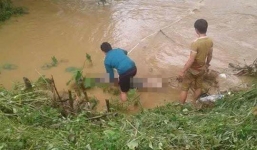 Xế hộp trôi xuống suối, 2 người tử vong, 2 người mất tích