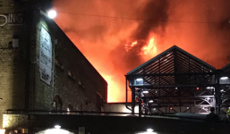 Cháy lớn tại chợ nổi tiếng của thủ đô London