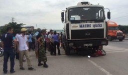 Hai mẹ con bị xe tải cán tử vong trên đường xem điểm thi về