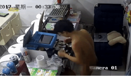 Không chui được qua ống thông gió, tên trộm quyết 'ở trần' để khoắng sạch cửa tiệm