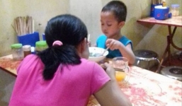 Sự thật câu chuyện 'bố ích kỷ một mình 1 bát phở, 3 mẹ con chia nhau 1 bát' khiến chị em bức xúc