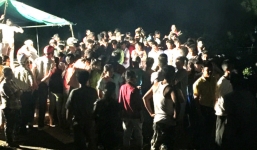 Bị mẹ la mắng, 9X bịt mắt đứng giữa đường ray cho tàu hỏa tông