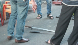 Thuê 3 sát thủ vượt ngàn km đi cắt gân chân đối thủ, 2 người chết