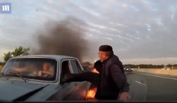 Ô tô sắp phát nổ, cụ ông dũng cảm phá cửa cứu sống nhóm người trên xe