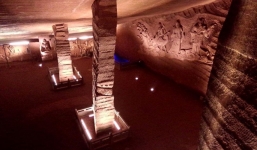 Phát hiện bí mật động trời khi cả dân làng quyết định bơm hết nước khỏi ao