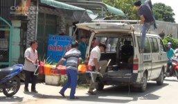 Vợ ngất xỉu khi phát hiện chồng tử vong trong tư thế treo cổ